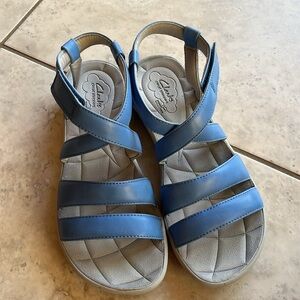 CLARKS Cloud Steppers blue leather sandals - size 8.5
